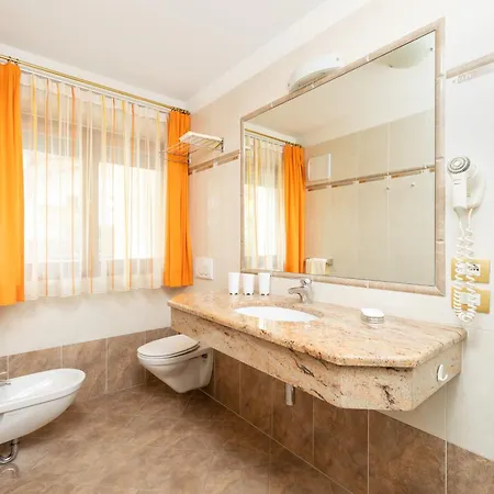 Aparthotel Frara