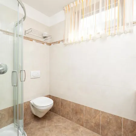 Frara Aparthotel *